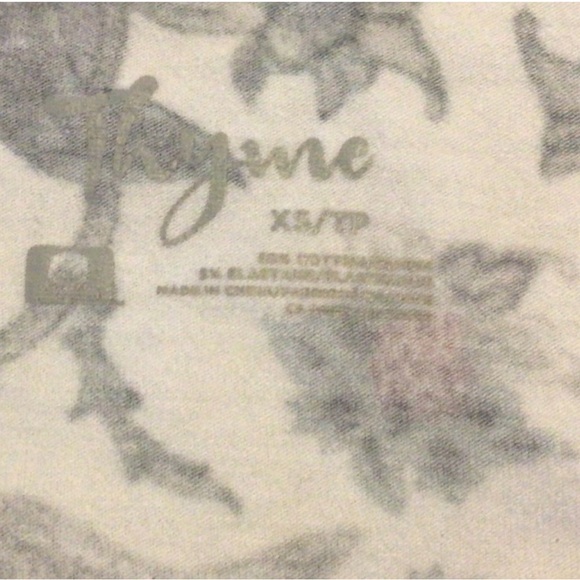 Thyme Maternity Shirt - Picture 2 of 2